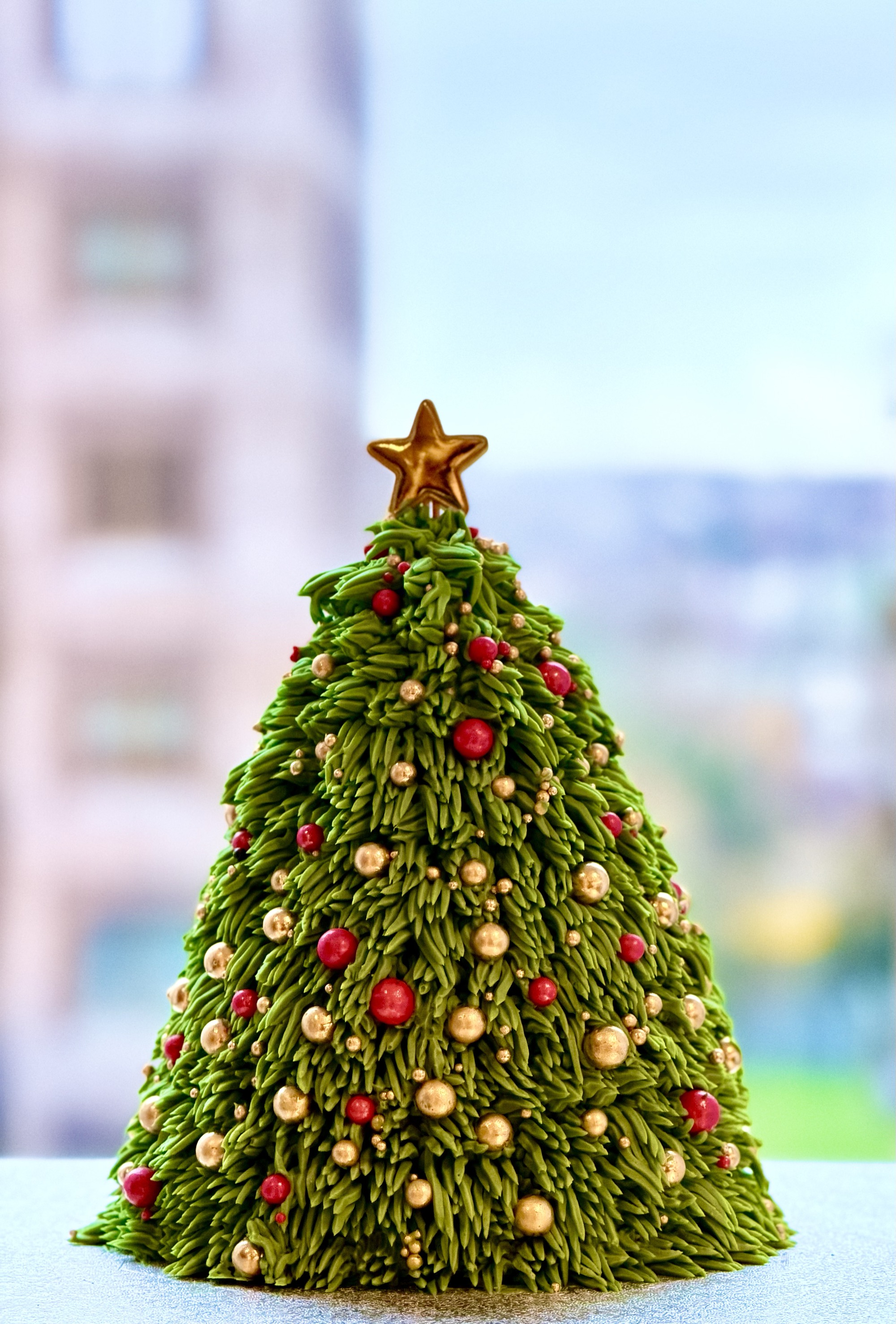 Christmas tree cake piped in green buttercream
